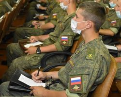 "Дірки" в ППО ніким закривати: РФ кидає курсантів захищати нафтобази від дронів