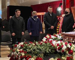 Большинство харьковчан показали, как они относятся к мэру, – Кличко на похоронах Кернеса