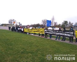 В регионах люди выходят на массовые протесты против карантина выходного дня (видео)