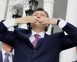 Янукович через Ахметова поблагодарил Шахтер за победу