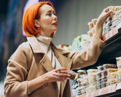 Яйця по 85 та сир по 580 грн: як змінилися ціни в українських супермаркетах до Великодня-2026