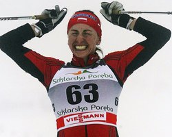 Полячка с переломом ноги выиграла в Сочи лыжную гонку на 10 км