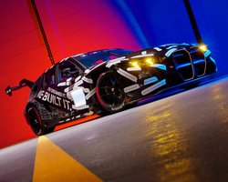 Втілили в життя першоквітневий жарт: BMW перетворили сімейну модель на гоночне авто (фото)