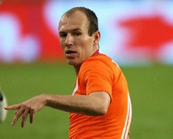 Роббен пообещал прессинговать испанцев