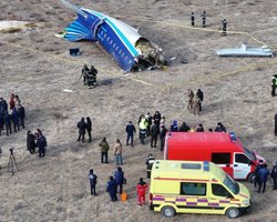 Разбившийся в Казахстане самолет Embraer 190 могли сбить, — росСМИ (фото, видео)