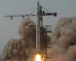 Ракета КНДР пролетела одну минуту, развалилась на части и упала в море