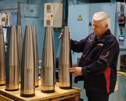 РФ збільшує виробництво артснарядів, використовуючи обладнання з Європи та Тайваню, — розслідування