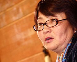 Отунбаева не гарантирует Бакиеву безопасность