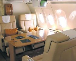 В Аэробусе Януковича места мало, но кормят вкусно, - СМИ