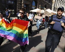 В Киеве противники Марша равенства перекрыли улицу Владимировскую
