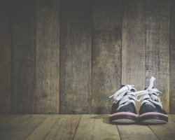 В Варшаве копы приехали на вызов: их удивило увиденное в кроссовках мужчины (фото)