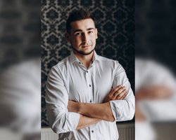 ИИ без мифов: Леонид Абасов о том, что искусственный интеллект меняет в жизни уже сегодня