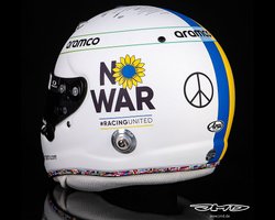 Новая мода: гонщики Формулы-1 оригинальным способом поддерживают Украину