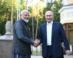 РФ продолжит поставлять нефть в Индию благодаря "особому механизму", — Reuters