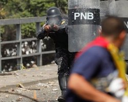 Военные Венесуэлы приведены в боевую готовность