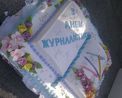 Янукович уехал из Межигорья, проигнорировав журналистов