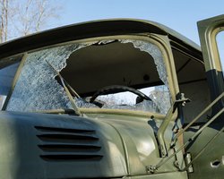 Боевики обстреляли из ПТРК автомобиль в мирном поселке, – штаб ООС