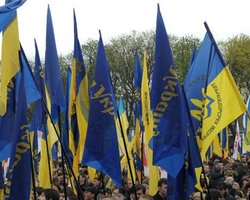 Возле дворца Украина Беркут окружил оппозиционеров