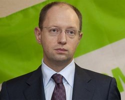 Яценюк хочет, чтобы депутаты голосовали, поднимая руки