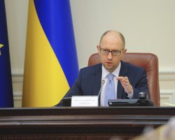 Яценюк требует максимально открытого расследования авиакатастрофы