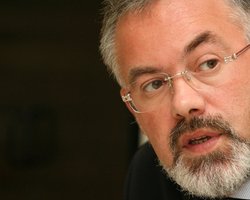 Минобразования хочет создать электронные версии учебников, изданных в 2012 году