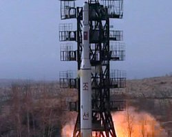 Власти КНДР показали ракету журналистам