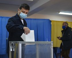 Зеленский пообещал "жестко следить" за новоизбранной местной властью