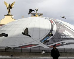 Азаров: Из-за призывов бойкотировать Евро-2012 Украина потеряла туристов