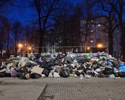 Проблеми із сміттям в Івано-Франківську: нема броні в працівників та бояться терактів (відео)