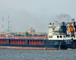 "Порт Оля-4" затоплений наполовину: супутник показав реальний стан корабля з "Шахедами" (фото)