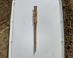 Сороміцьку прикрасу вирізали навмисно: археологи знайшли артефакт з незвичайним символом родючості (фото)