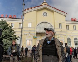 94-летняя бабушка и 6 песиков: "Укрзалізниця" показала пассажиров первых рейсов из Херсона