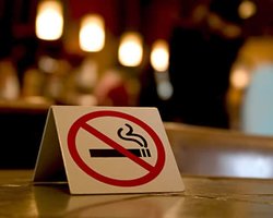 В украинских ресторанах вновь могут разрешить курить