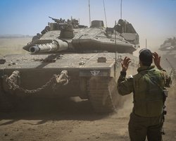 Армия Израиля заявила о готовности к наземной операции в секторе Газа