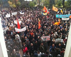 Чернобыльцы собрались под стенами Кабмина