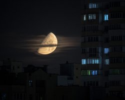 Майже втричі: у Києві скоротилася кількість багатоповерхівок, у яких завжди є світло