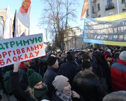 Сторонники блокады ОРДЛО установили палатку возле Администрации президента