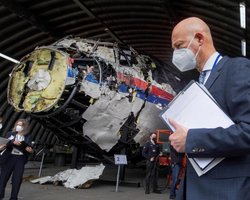 Семьи жертв рейса MH17 обвинили Россию во лжи