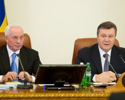 Янукович поручил Азарову уволить министров, которые тормозят проведение реформ