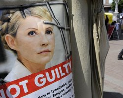 Власенко: Тимошенко узнала об отказе ехать в суд по ТВ