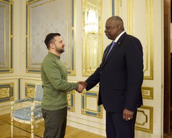 "Желаем победы": Зеленский прокомментировал переговоры с Остином в Киеве (видео)