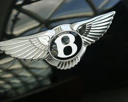 У чиновников Лавриновича отобрали конфискованный Bentley 