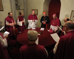 Сегодня в Ватикане кардиналы со всего мира обсудят избрание нового папы