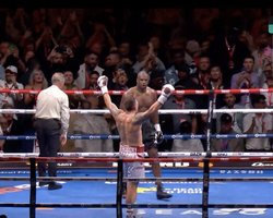 Усик разгромил Дюбуа: украинцы всколыхнули сеть мемами о бое (фото)