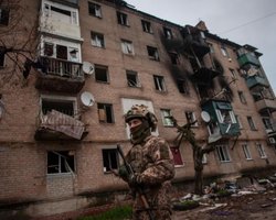 "Идут по трупам своих": от инфраструктуры Соледара почти ничего не осталось, — ОВА