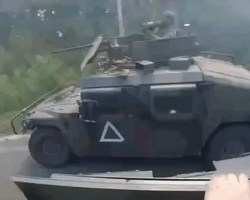 Объединяют усилия на 1000 км: ВСУ перебрасывают под Курск тяжелую бронетехнику и военных, — FT