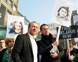 Голливудские звезды митинговали против Лукашенко