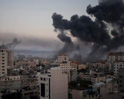 Боевики ХАМАС начали обстреливать город, в котором находится ядерный реактор Израиля (видео)