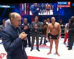 Путина, выступившего с речью на ринге, освистали в прямом эфире 