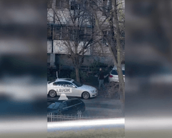 В Киеве мужчина открыл огонь по прохожим и взял заложников, есть погибшие (видео)